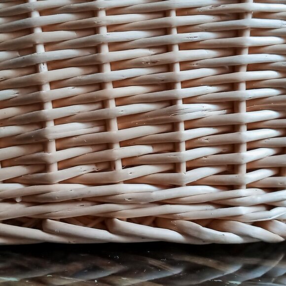 Fun & Classy Vintage Wicker Rattan Wine Bottle Pouring Holder Carrier - Picture 9 of 9